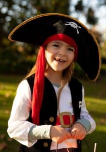 Kind verkleed als piraat