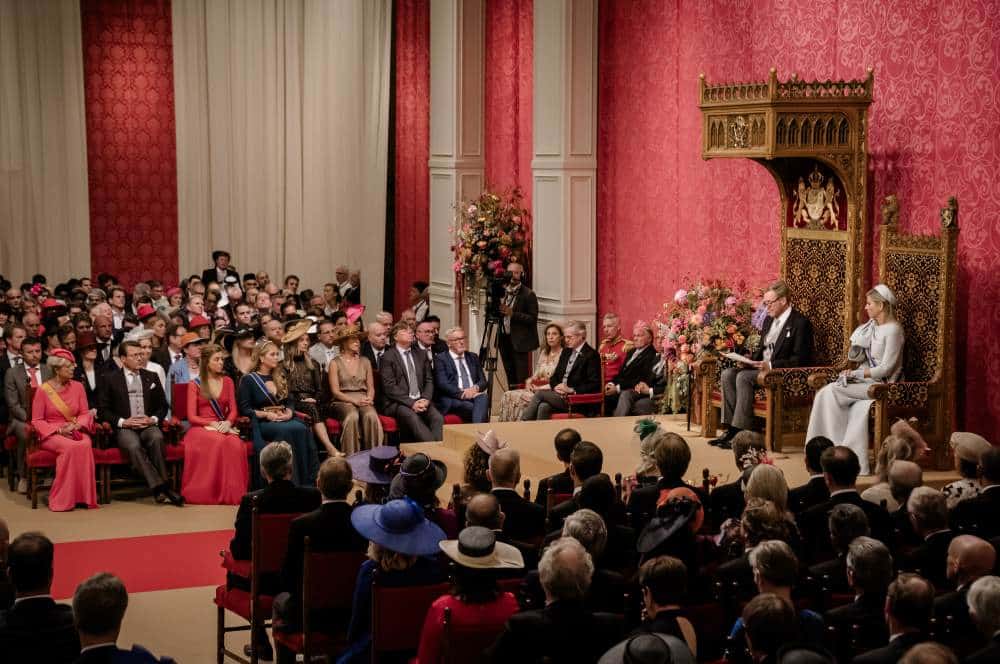 De koning leest de troonrede voor