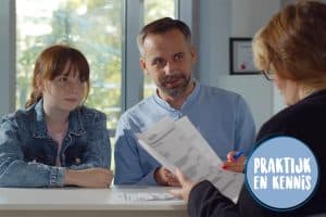 Leerling, ouder en leerkracht in gesprek