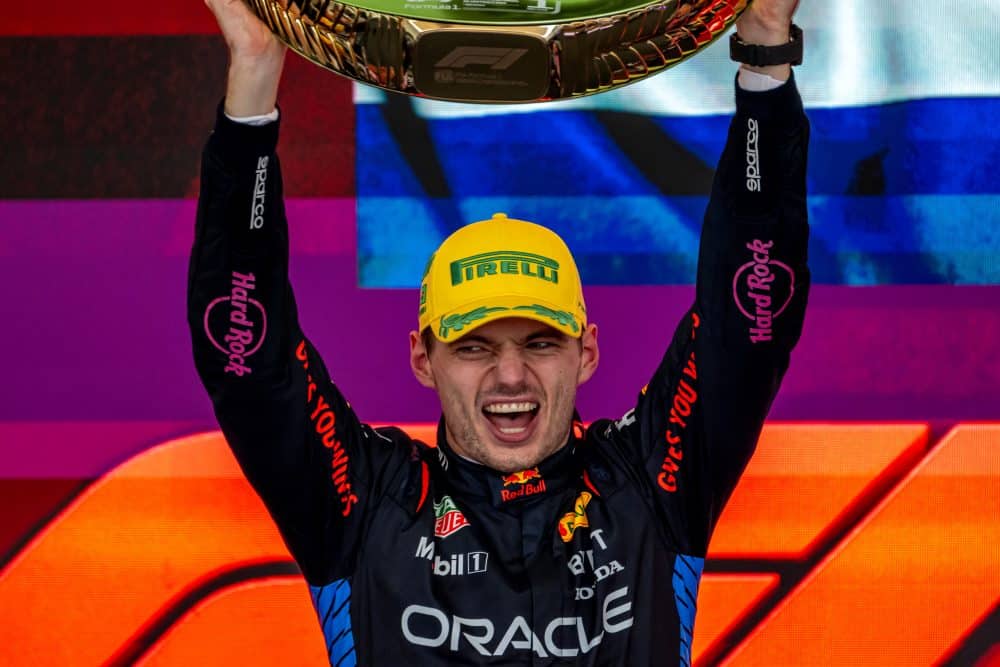 Max Verstappen viert zijn overwinning