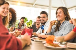 Studenten ontbijten samen op school