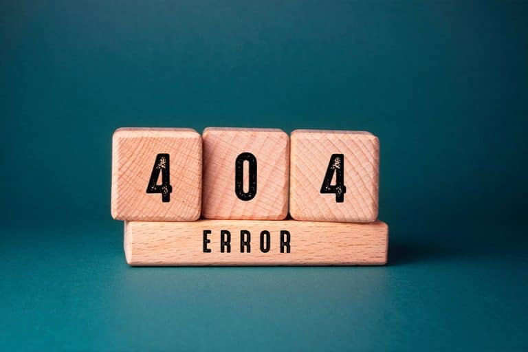 Houten blokken met daarop: 404 error